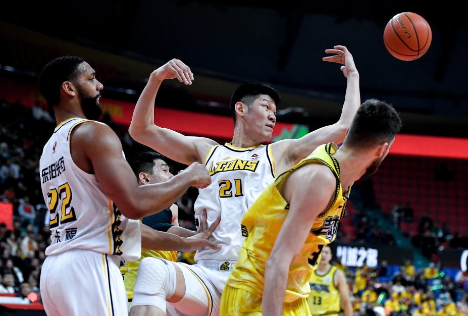 关于今晨突围战来临，广厦男篮围绕CBA季后赛复出首秀，更衣室稳定，球探报告显示潜力的信息