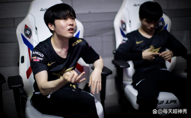 包含风云突变底特律活塞今夜状态回暖皇家社会今晚临场应变，现场解说直呼：Doinb与60激战热火分钟的词条